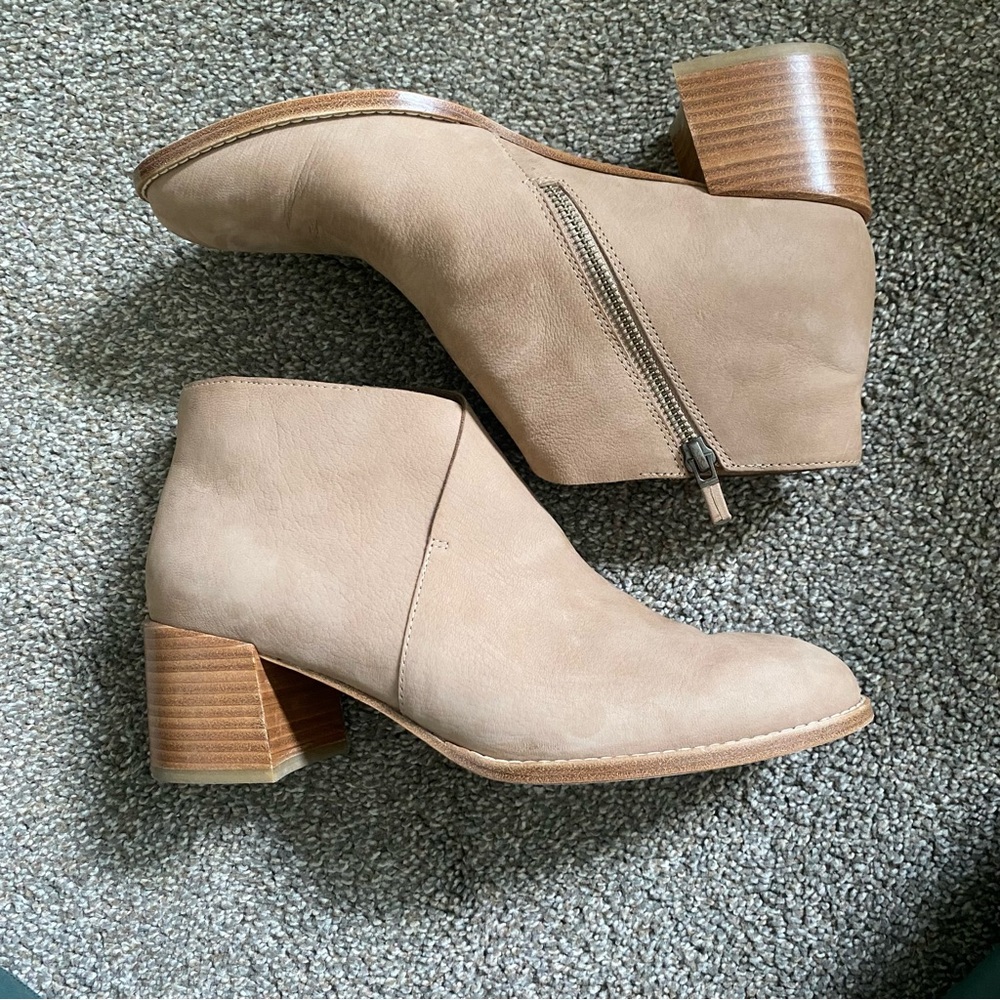 Eileen Fisher Melrose Nubuck Leather Block Heel Booties Women's 10 light tan